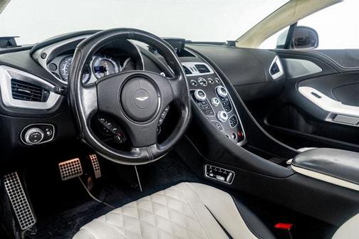 2017 Aston Martin Vanquish Volante S