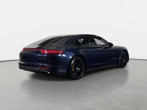 Night Blue Metallic 2017 Porsche Panamera 4