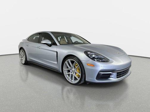 Rhodium Silver Metallic 2018 Porsche Panamera 4