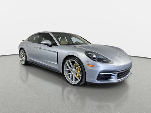Rhodium Silver Metallic 2018 Porsche Panamera 4