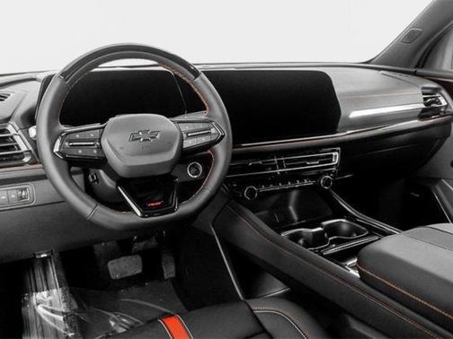 Mosaic Black Metallic 2026 Chevrolet Traverse RS