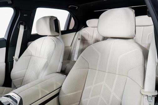 2025 BMW 760 xDrive