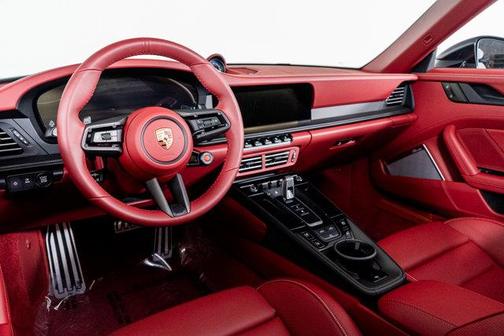2025 Porsche 911 Carrera 4 GTS