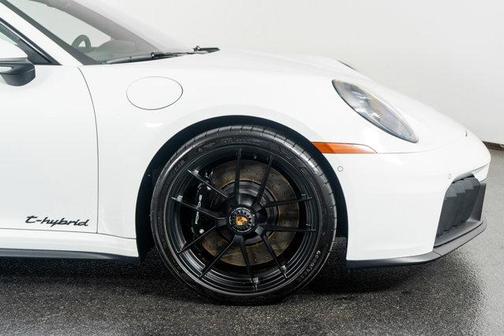 2025 Porsche 911 Carrera 4 GTS