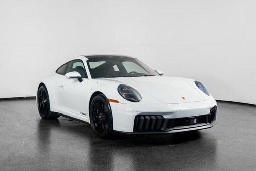 2025 Porsche 911 Carrera 4 GTS