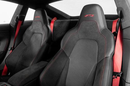 2025 Porsche 911 Carrera 4 GTS