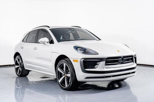 2025 Porsche Macan Base
