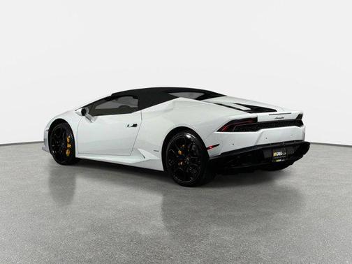 White 2018 Lamborghini Huracan