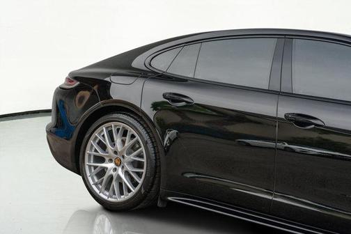 2022 Porsche Panamera 4