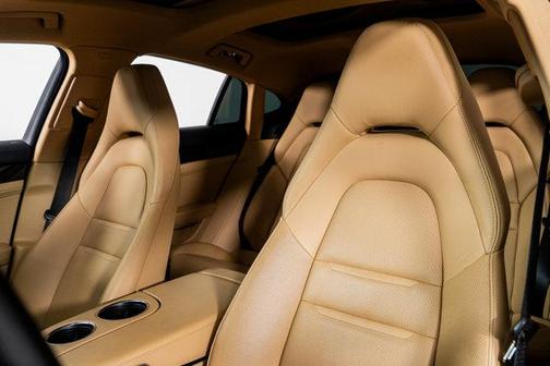 2022 Porsche Panamera 4