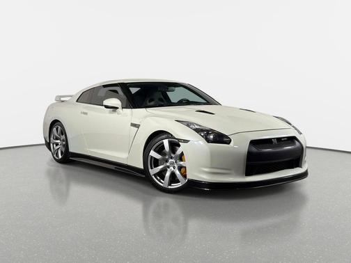 Ivory Pearl 2009 Nissan GT-R Premium