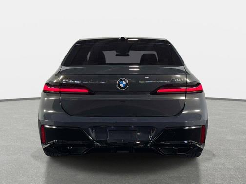 Dravit Grey Metallic 2023 BMW 760 i xDrive