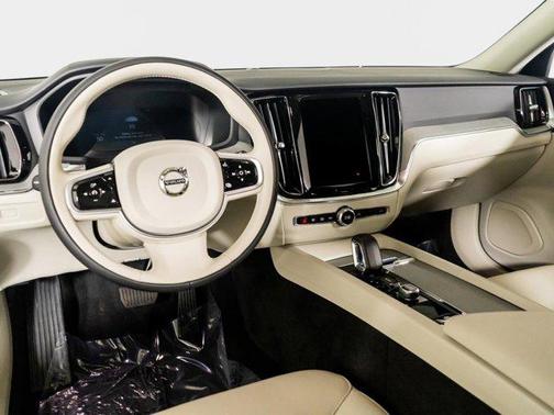 2026 Volvo V60 Cross Country Plus, B5 AWD Gas (mild hybrid)