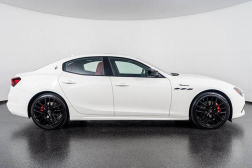2022 Maserati Ghibli Modena Q4