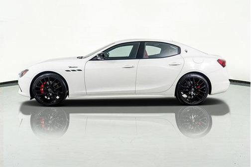 2022 Maserati Ghibli Modena Q4