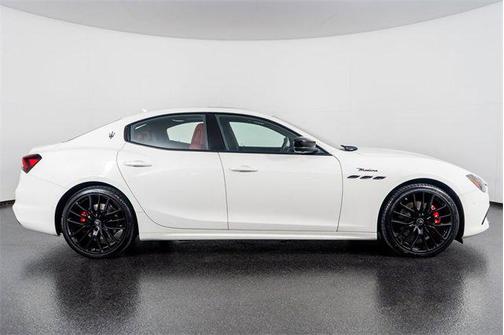 2022 Maserati Ghibli Modena Q4