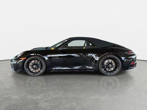 2025 Porsche 911 Carrera 4 GTS