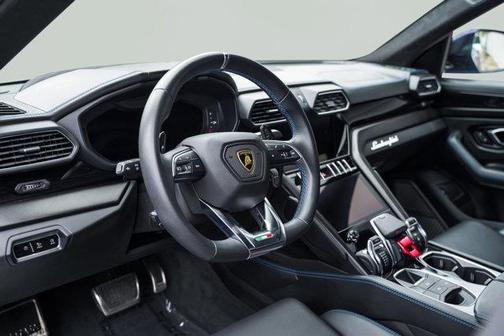 2022 Lamborghini Urus Base