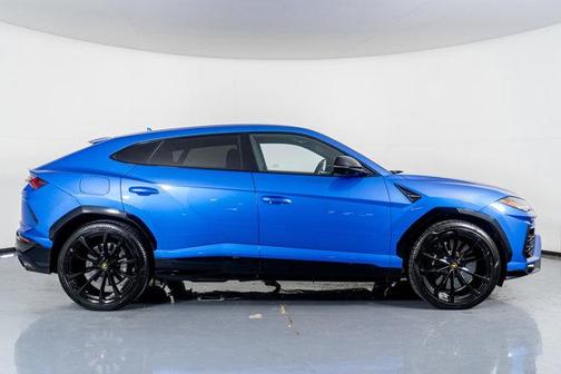 2022 Lamborghini Urus Graphite Capsule