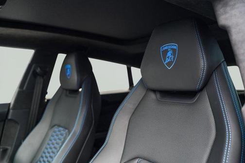 2022 Lamborghini Urus Base
