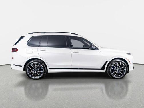 2025 BMW X7 M60i