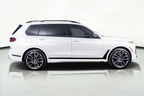 2025 BMW X7 M60i