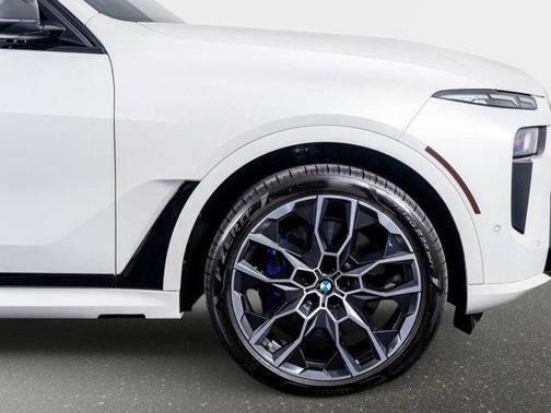 2025 BMW X7 M60i