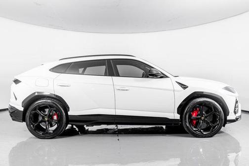 2020 Lamborghini Urus Base