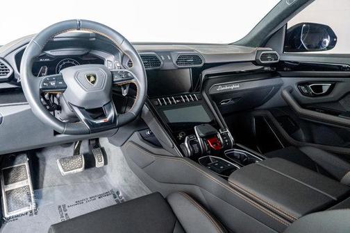 2022 Lamborghini Urus 
