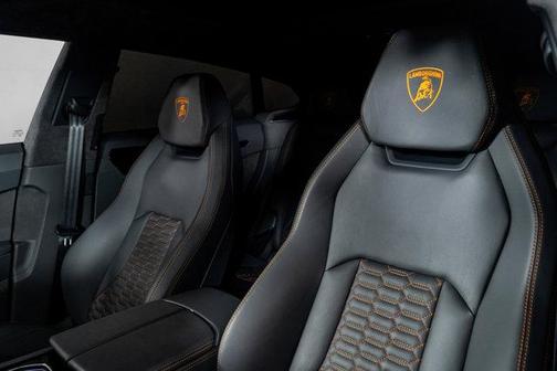 2022 Lamborghini Urus 