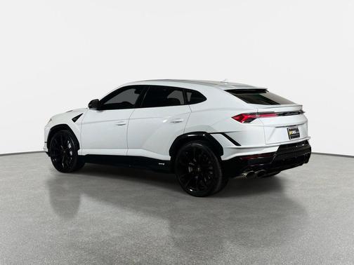 White 2023 Lamborghini Urus S