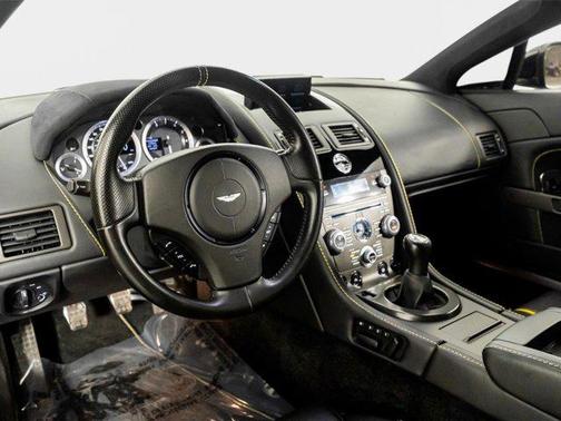 2015 Aston Martin Vantage GT Base