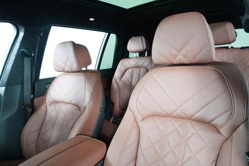 2025 BMW X7 M60i