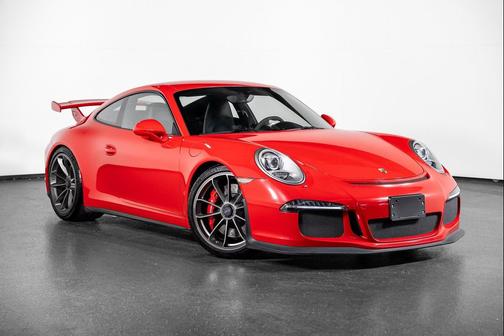 Guards Red 2015 Porsche 911 GT3