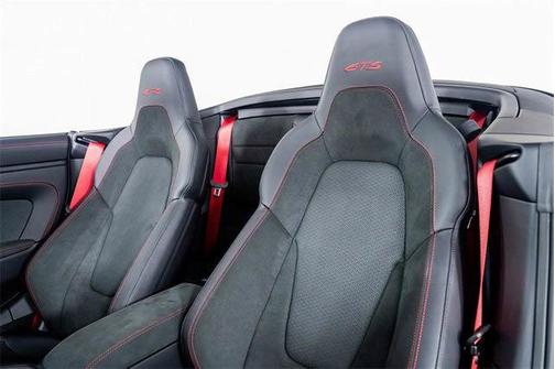 2025 Porsche 911 Carrera 4 GTS