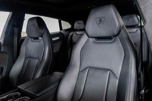 2021 Lamborghini Urus 