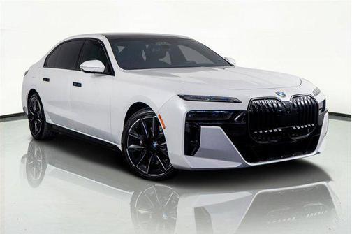 Mineral White Metallic 2024 BMW 760 xDrive