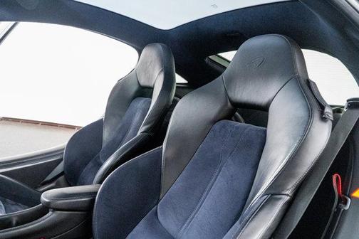 2017 McLaren 570GT Base