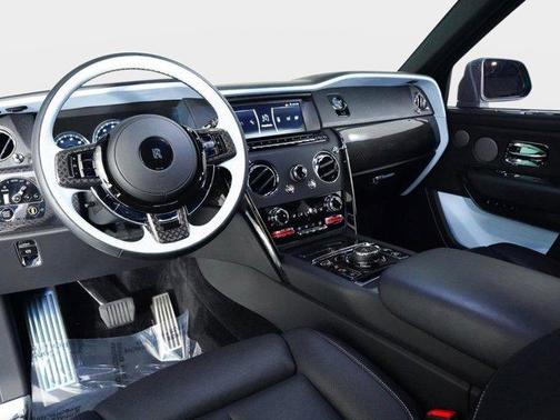 Tempest Gray 2024 Rolls-Royce Cullinan Black Badge