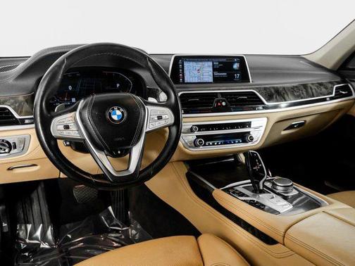 2022 BMW 740 i