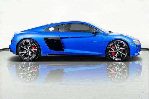 Ara Blue Crystal Effect 2022 Audi R8 V10 performance RWD S tronic
