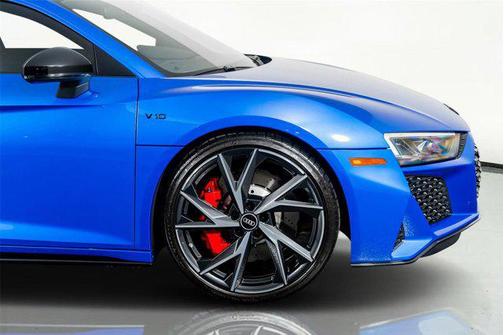 Ara Blue Crystal Effect 2022 Audi R8 V10 performance RWD S tronic