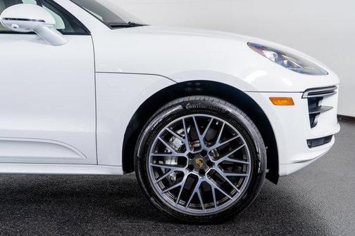 2020 Porsche Macan Turbo