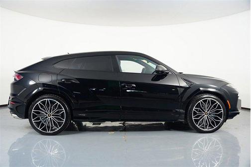 2025 Lamborghini Urus SE