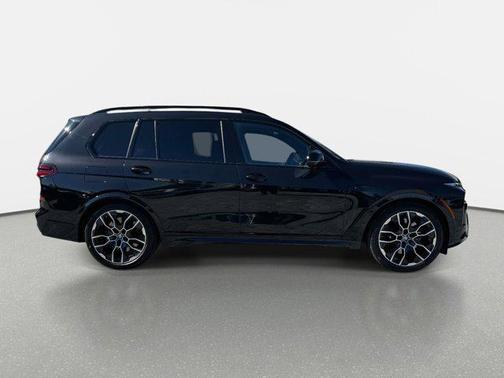Black Sapphire Metallic 2026 BMW X7 M60i