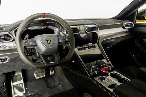 2023 Lamborghini Urus Performante