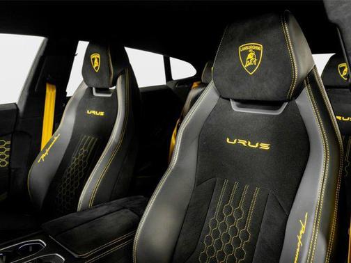 2023 Lamborghini Urus Performante
