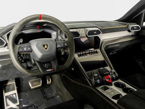 2023 Lamborghini Urus Performante