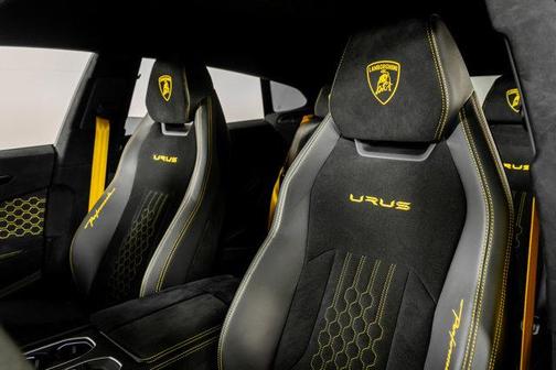 2023 Lamborghini Urus Performante