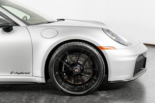 2026 Porsche 911 Carrera 4 GTS